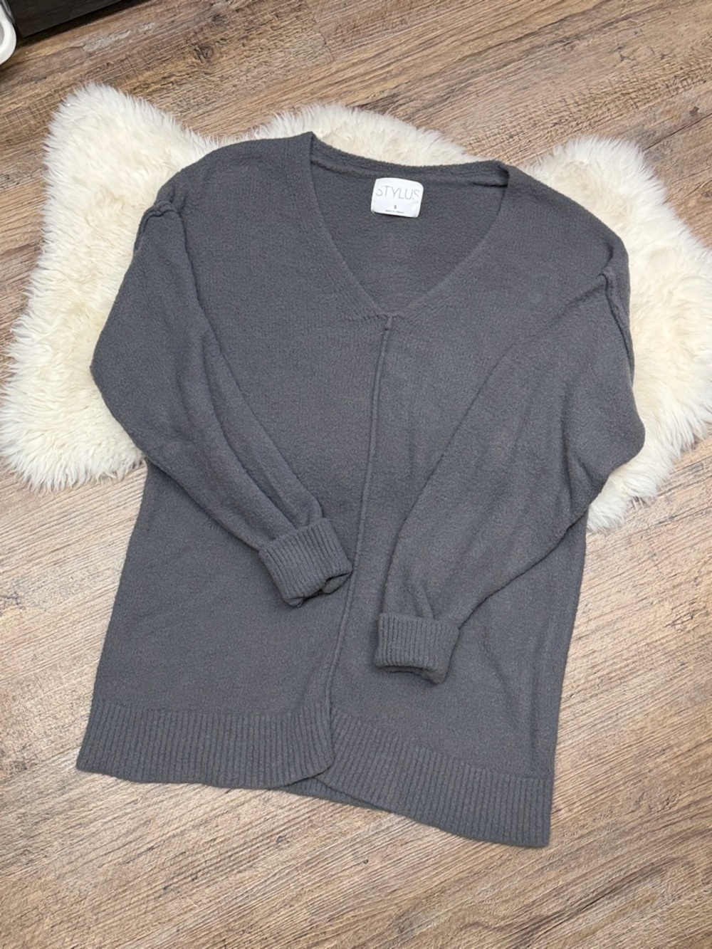 STYLUS Gray V-Neck oversized Sweater size small